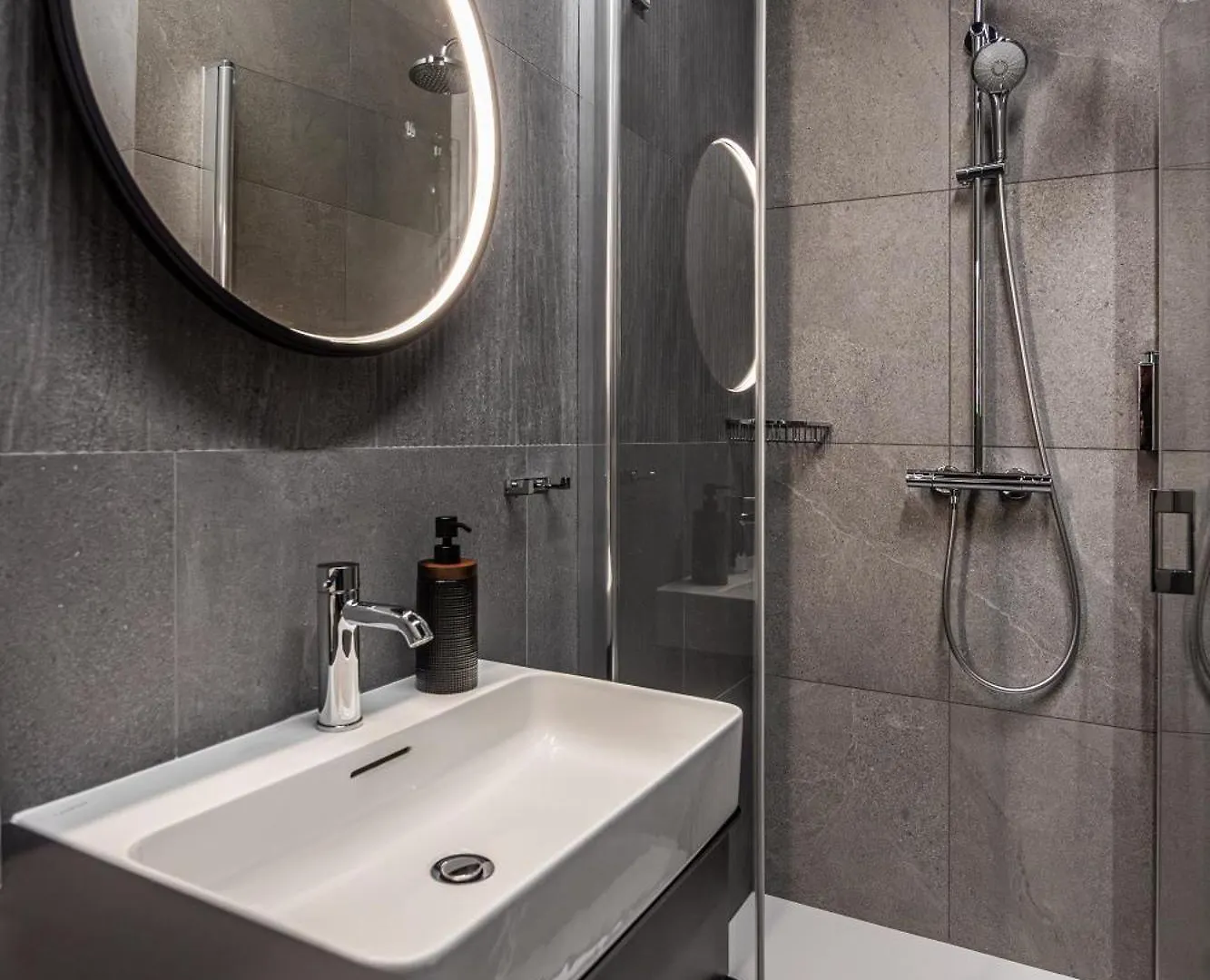 Chronos Apartamenty Studio Z Klimatyzacja Na Warszawskiej Woli Od Renters Prestige Varšava Apartmán